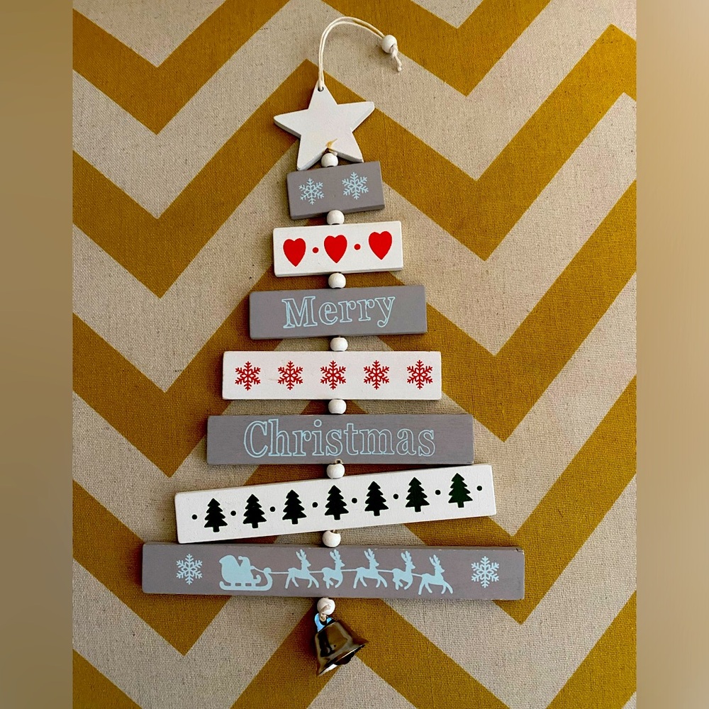 Hanging wood Christmas tree chime (M2)